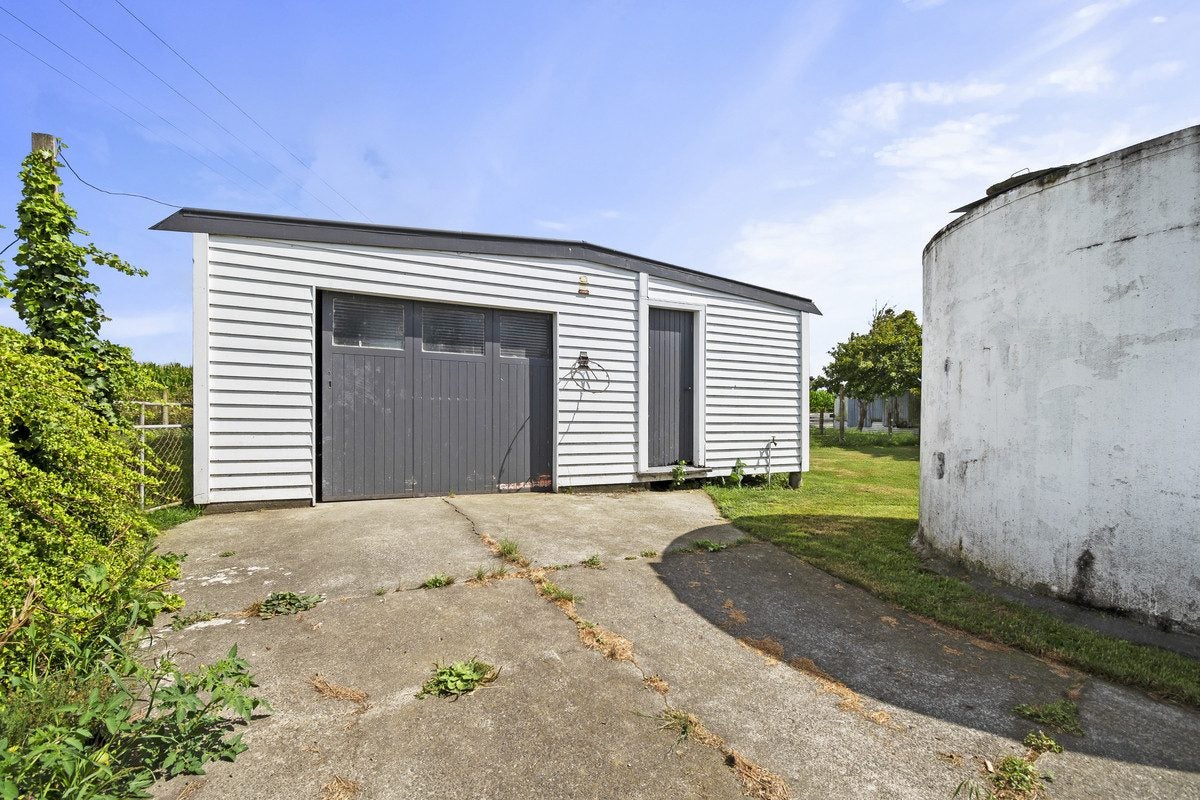 55 Hansens Line, Newbury, Feilding - Carousel 35