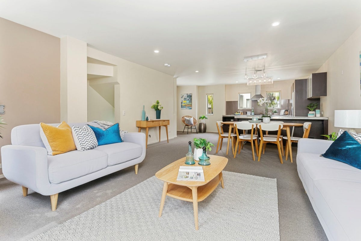 24/21 Hunters Park Drive, Three Kings, Auckland - Carousel 2