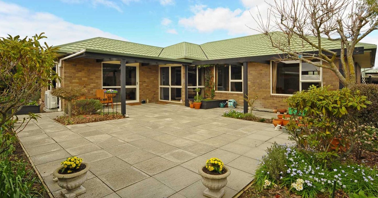 38 Kintyre Drive, Broomfield, Christchurch - Carousel 1