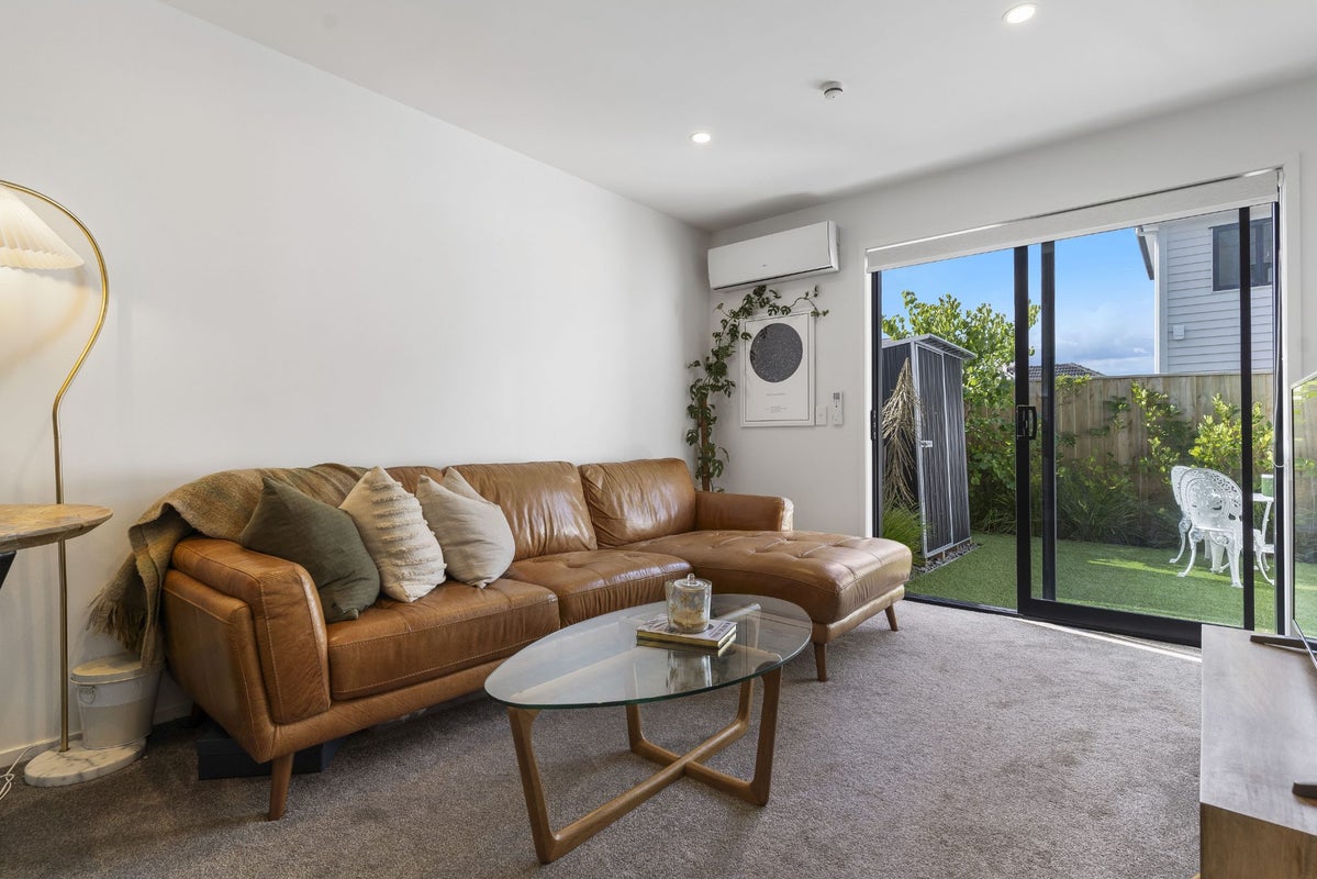 4/59 Neil Avenue, Te Atatu Peninsula, Auckland - Carousel 1