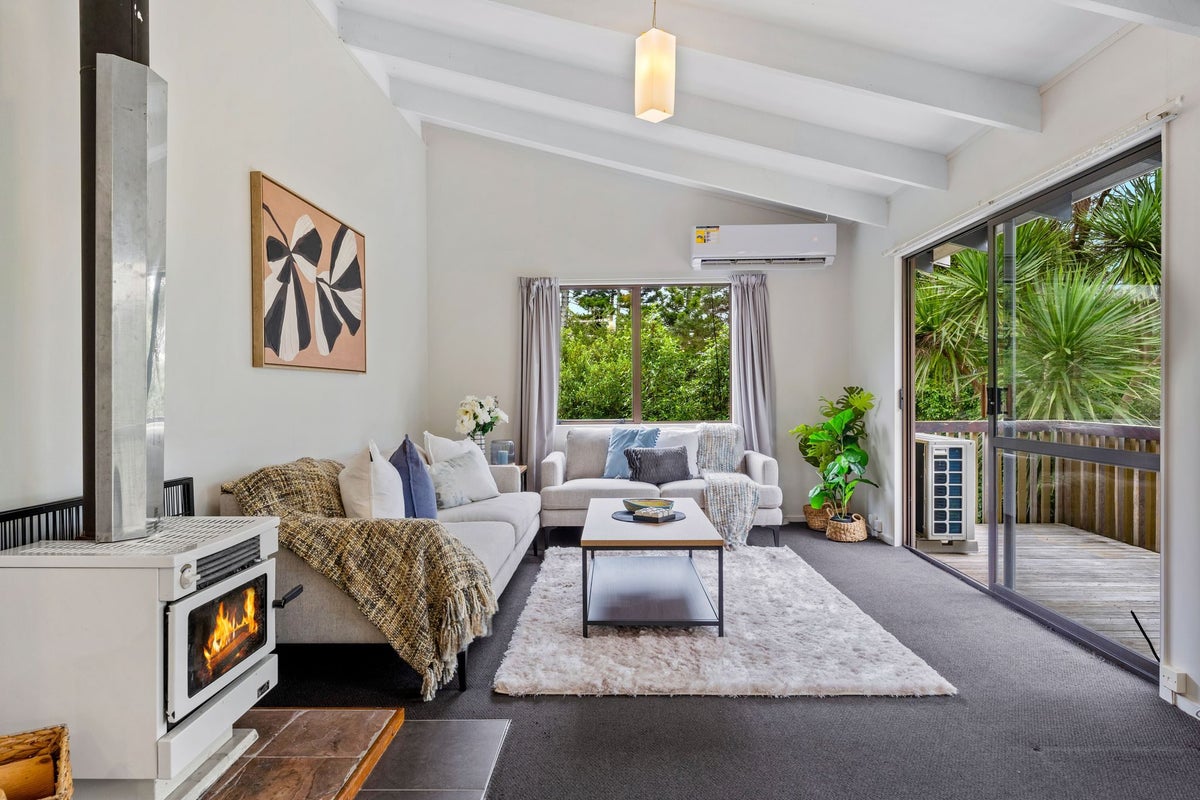 2/19 Seaview Road, Glenfield , Auckland - Carousel 1