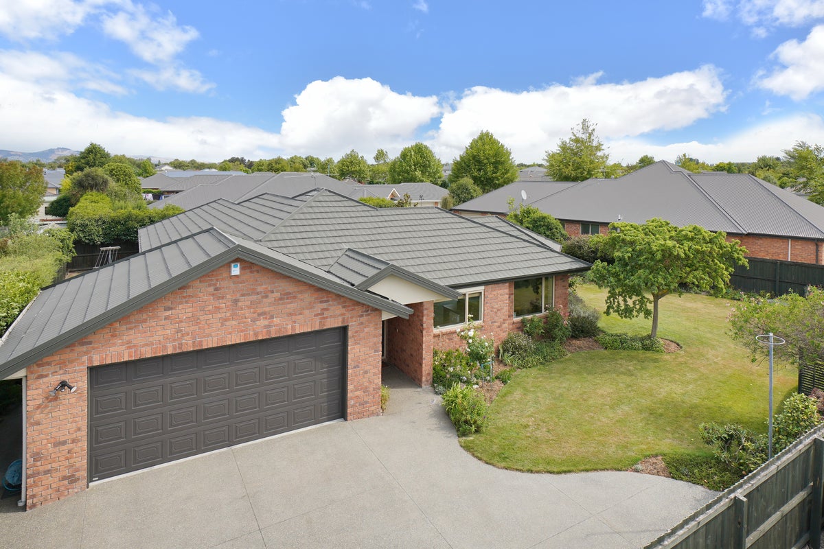 35 Riverwood Boulevard, Redwood, Christchurch - Carousel 1