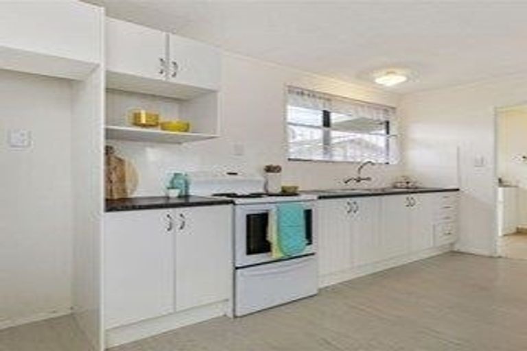 2/61 Redcrest Avenue, Red Hill, Papakura - Carousel 2