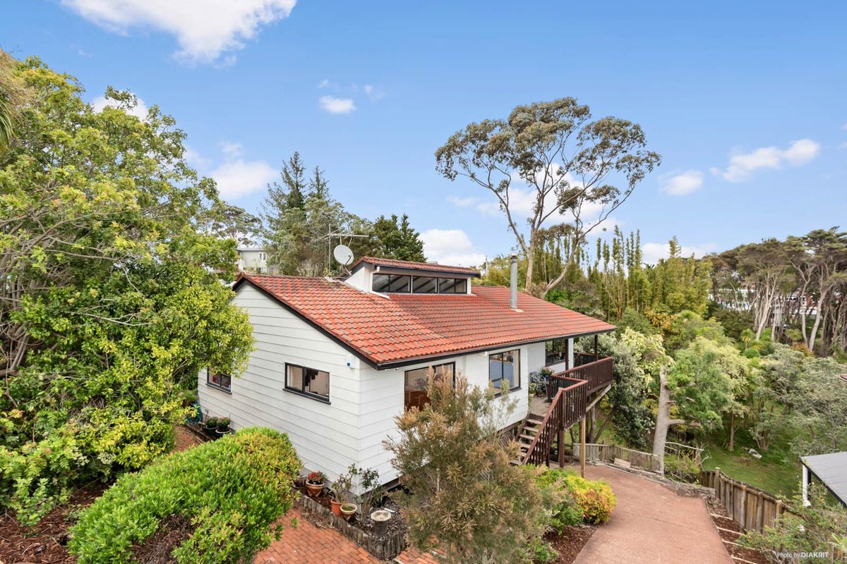 4 Sungrove Rise, Sunnyvale, Auckland - Carousel 1