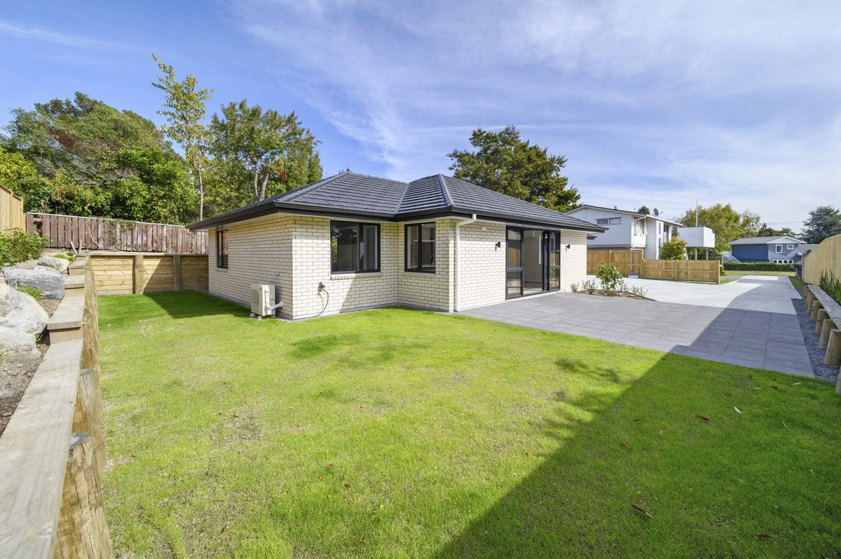 10B Gradwell Place, Two Mile Bay, Taupo - Carousel 2