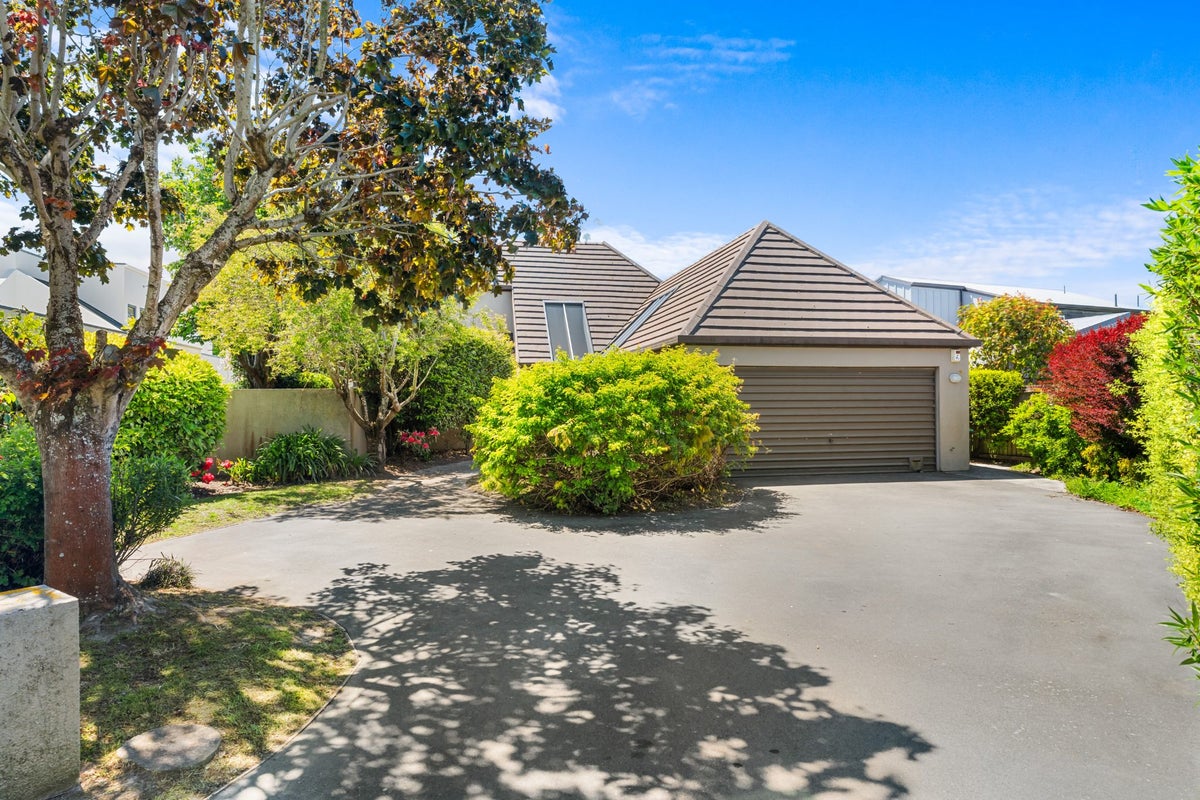 11 Brockhall Lane, Avonhead, Christchurch - Carousel 1