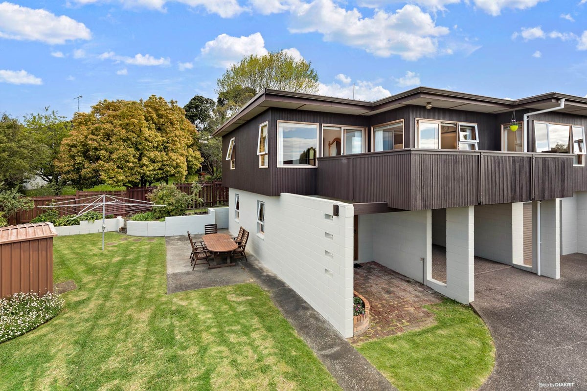 2/21 Redwing Street, Browns Bay, Auckland - Carousel 1