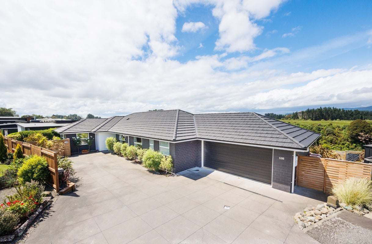 132 Johnstone Drive, Fitzherbert, Palmerston North - Carousel 1