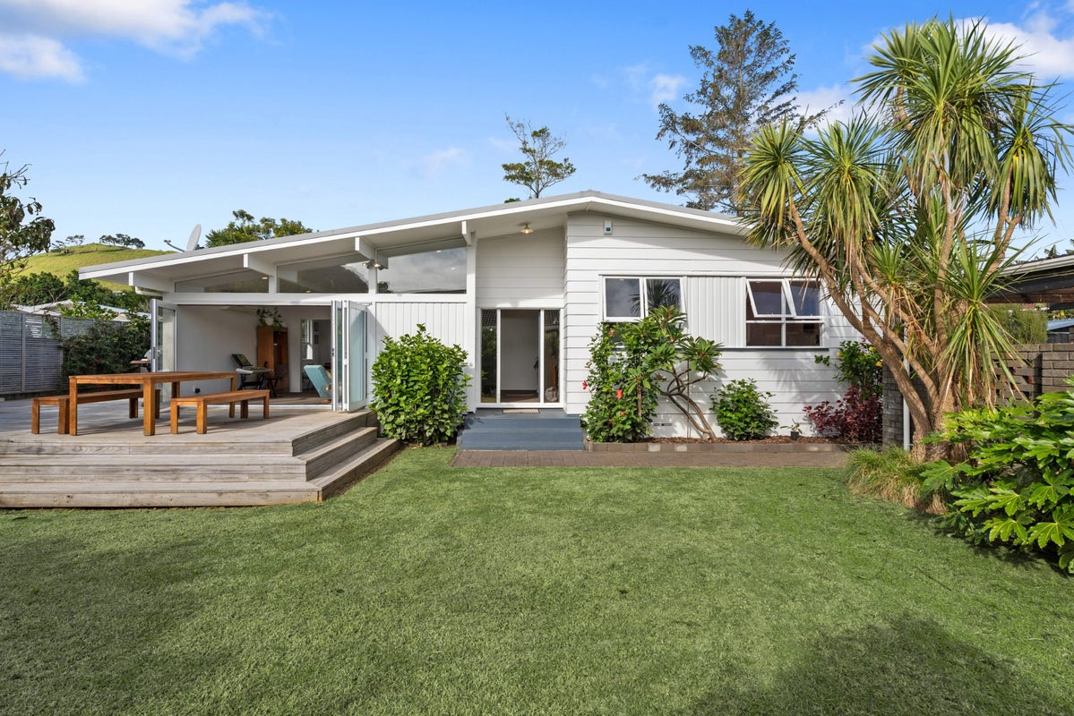 27 Wallace Road, Mangere Bridge, Auckland - Carousel 1