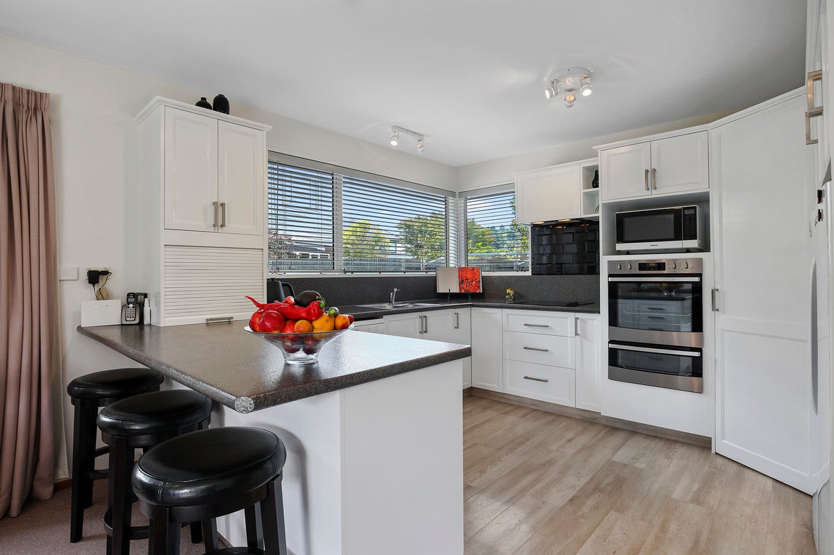 7 Hamish Place, Westmorland, Christchurch - Carousel 2