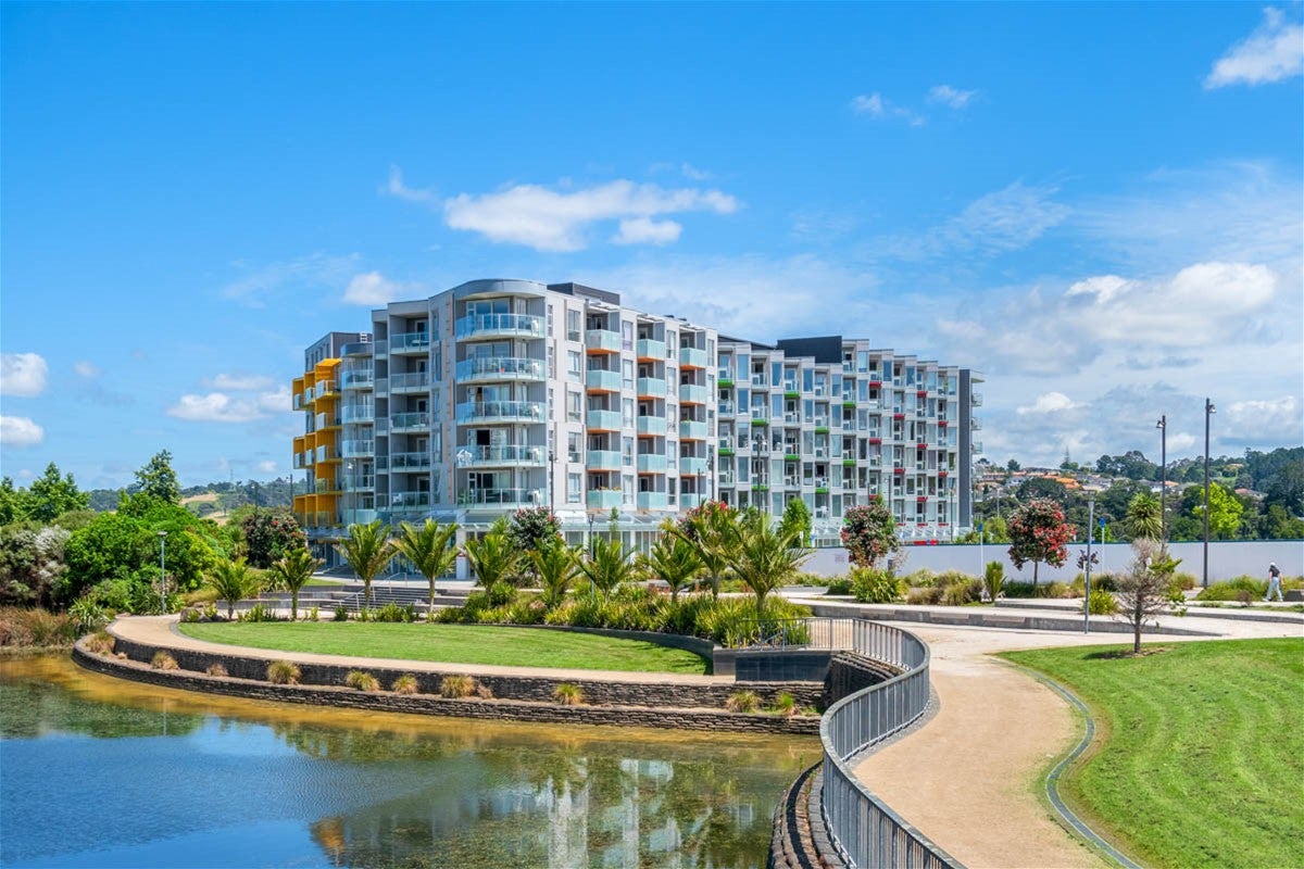 301/5 Rose Garden Lane, Albany, Auckland - Carousel 1