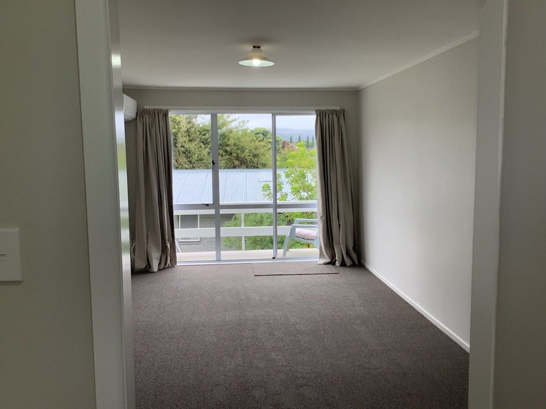 8/10 Trevethick Grove, Woburn, Lower Hutt - Carousel 1