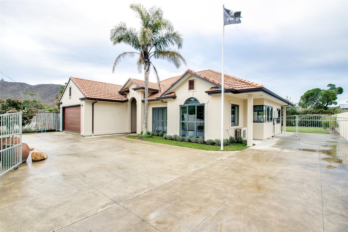 56 Gillies Crescent, Waimarama, Havelock North - Carousel 1