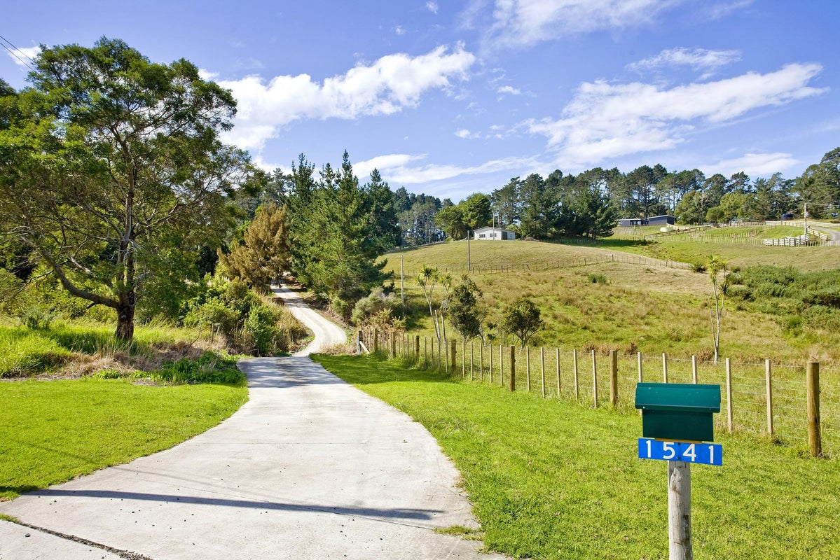 1541 East Coast Road, Albany - Carousel 2