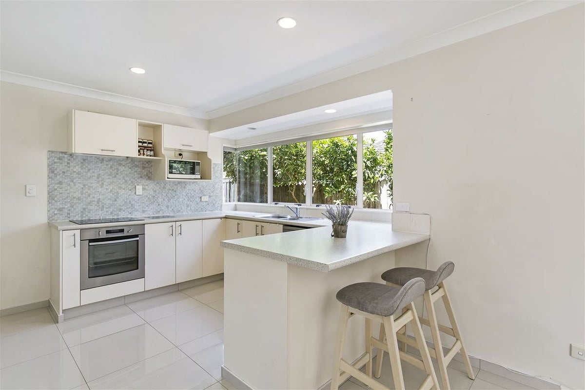 2/20 Penruddocke Road, Half Moon Bay, Manukau - Carousel 2