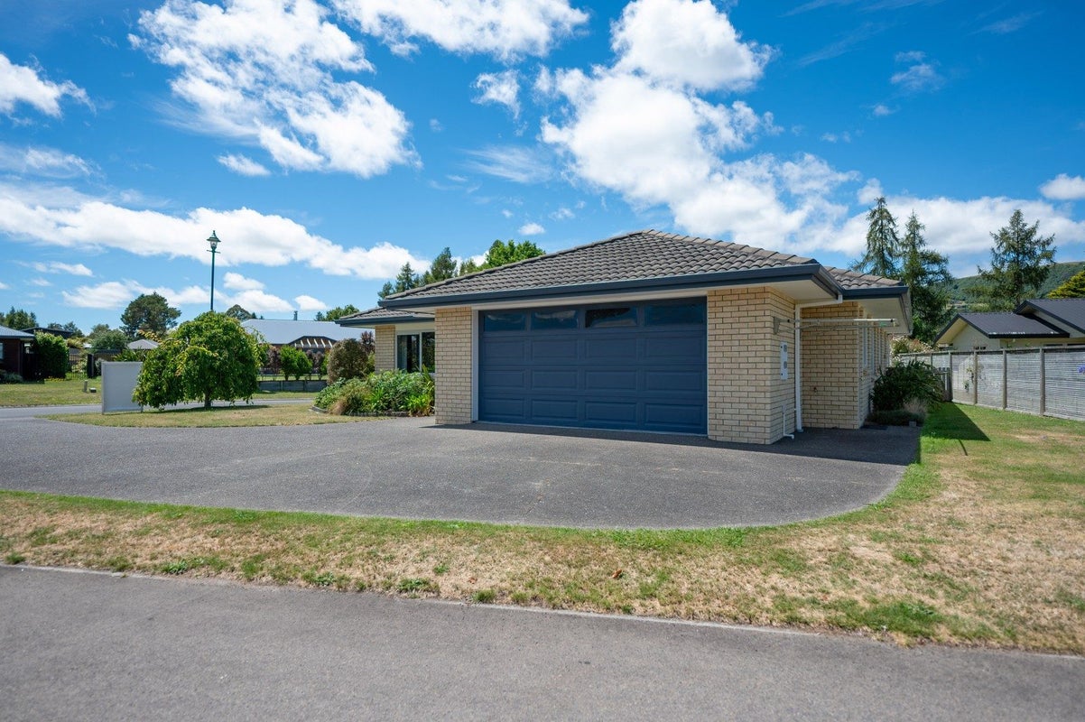 4 Lakemere Way, Kinloch, Taupo - Carousel 2