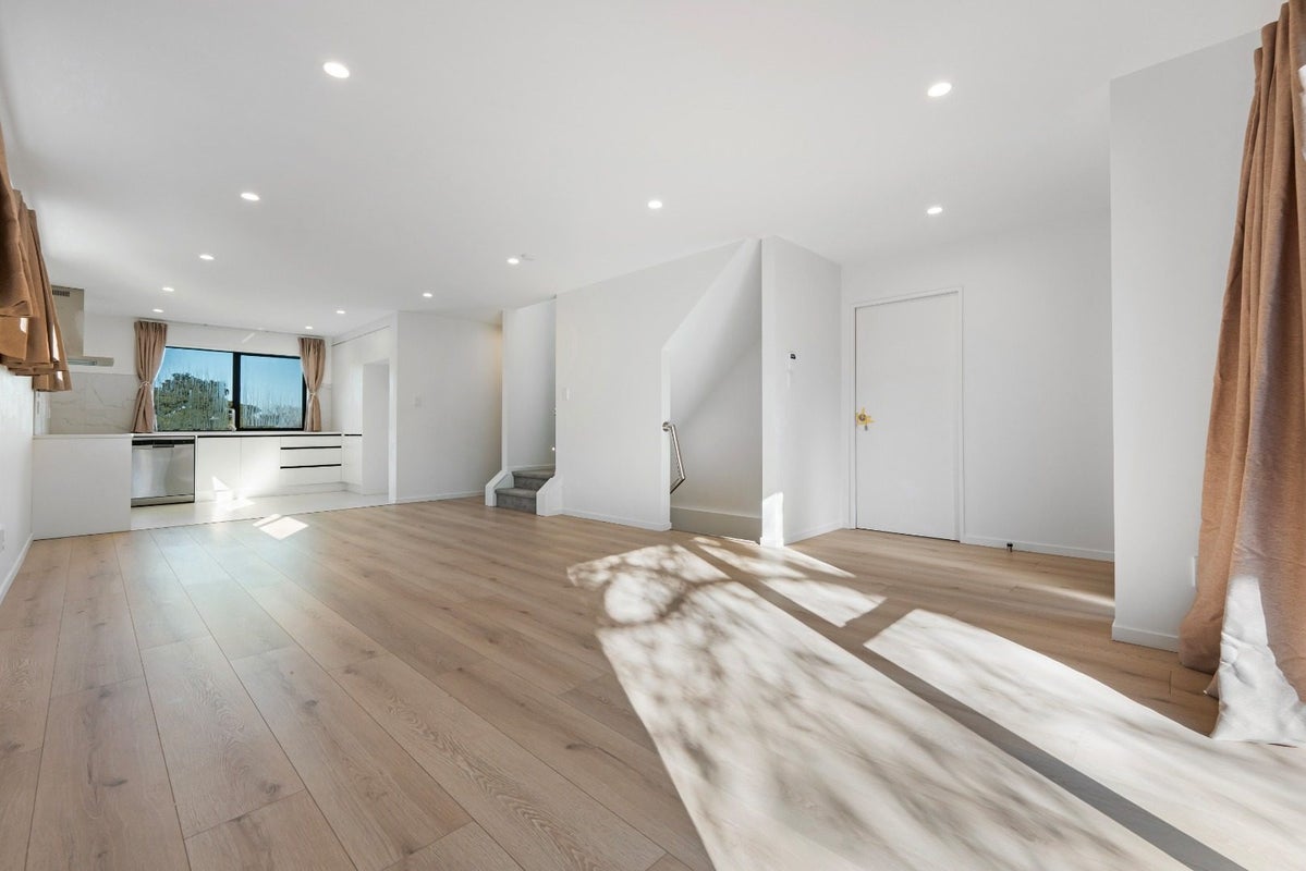 1C Flamingo Court, Goodwood Heights, Auckland - Carousel 2