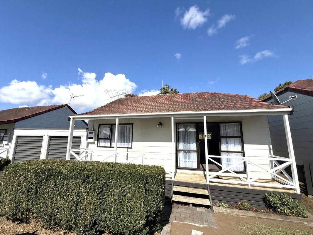 1/18 Waiari Road, Conifer Grove, Takanini - Carousel 2