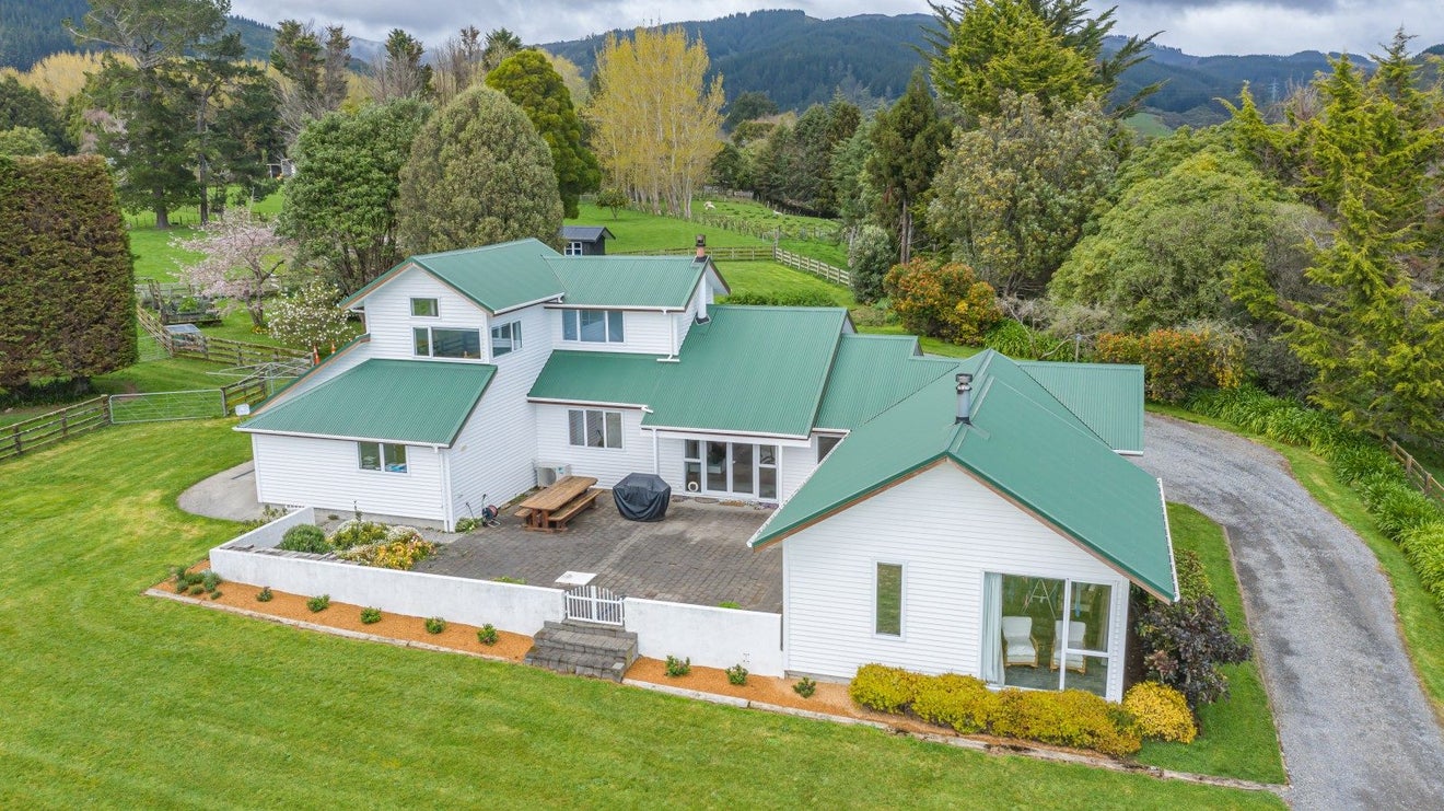 233 North Manakau Road, Manakau, Levin - Carousel 1
