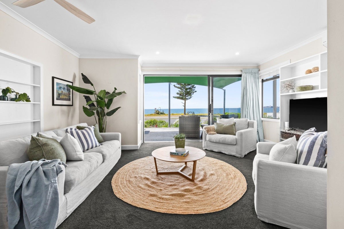 77 The Esplanade, Westshore, Napier - Carousel 1