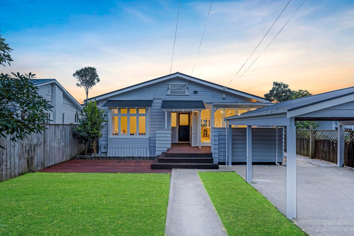 30A Beckenham Avenue, Royal Oak, Auckland - Carousel 2