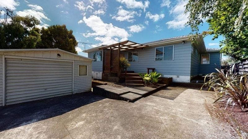 8 Leatham Crescent, Opaheke, Papakura - Carousel 1