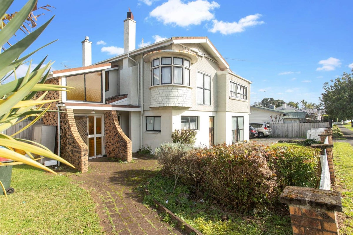 6 Wairere Avenue, Mount Albert, Auckland - Carousel 2