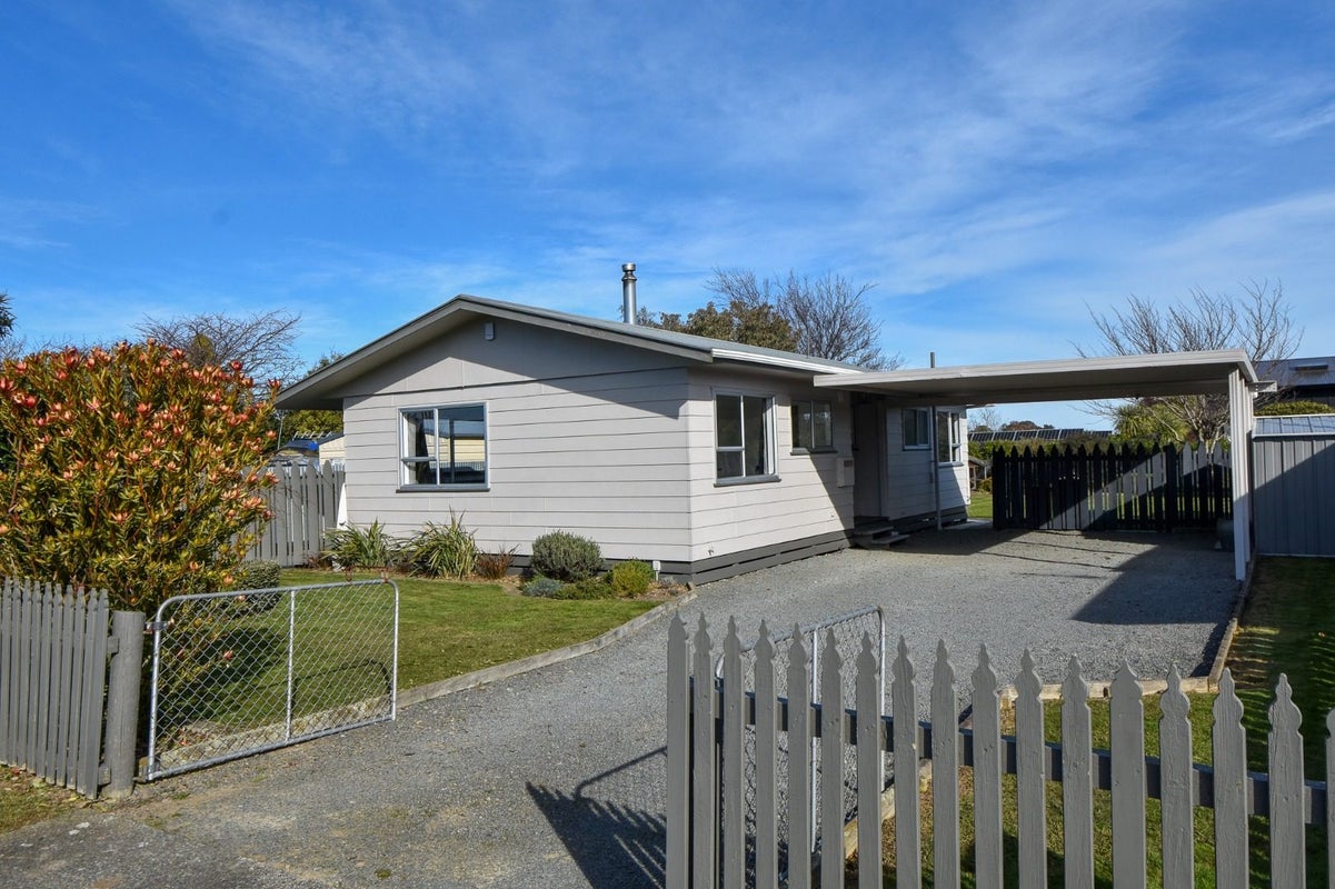 12 Moore Crescent, Carterton - Carousel 1