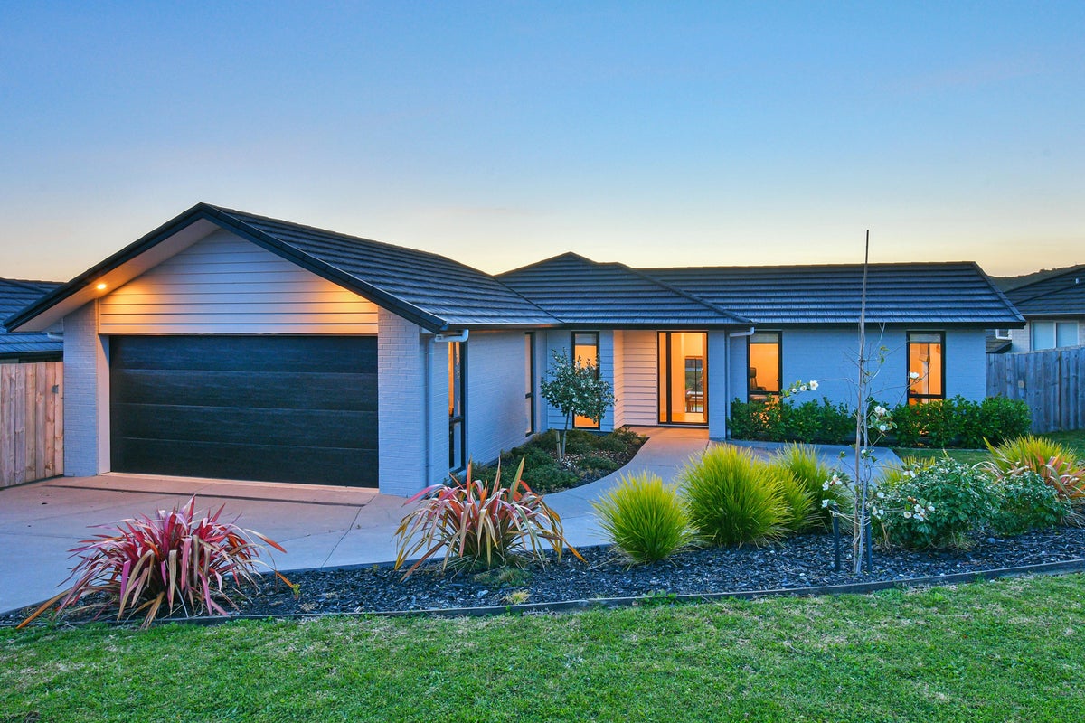 17 Helenvale Crescent, Pokeno - Carousel 1