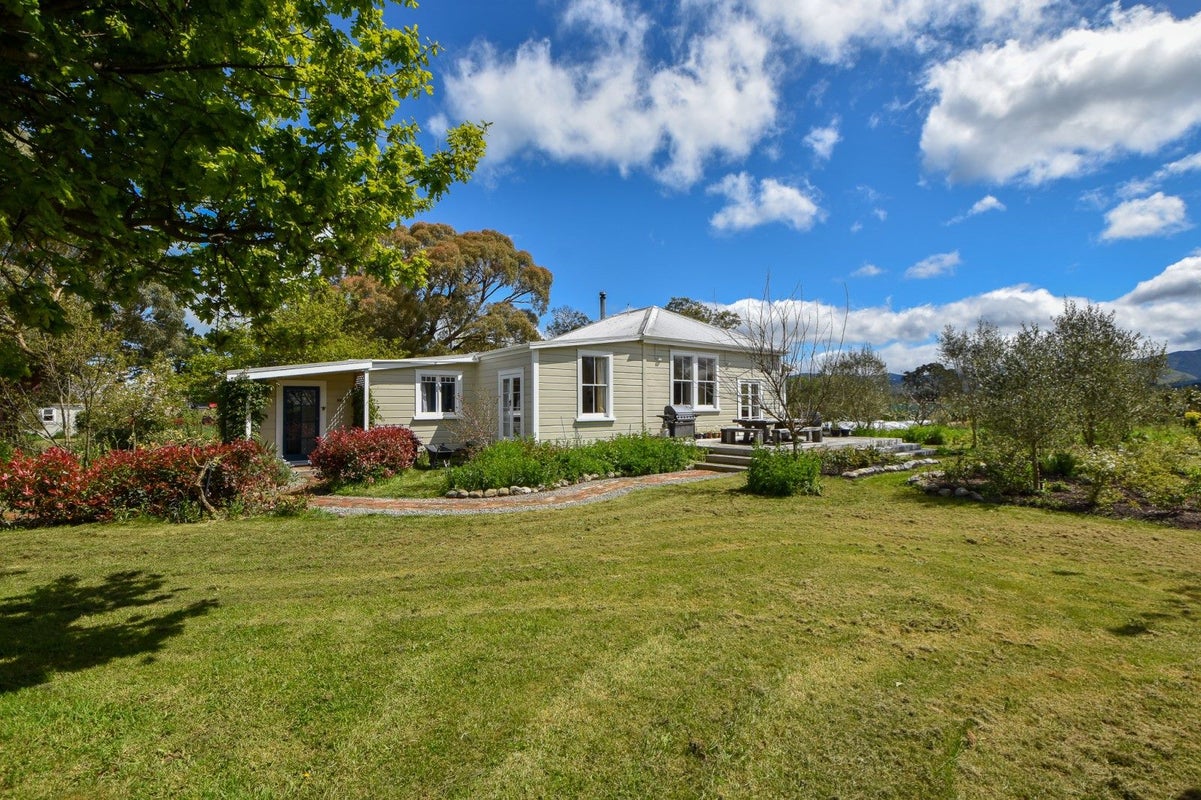 86 Connollys Line, Carrington, Carterton - Carousel 34