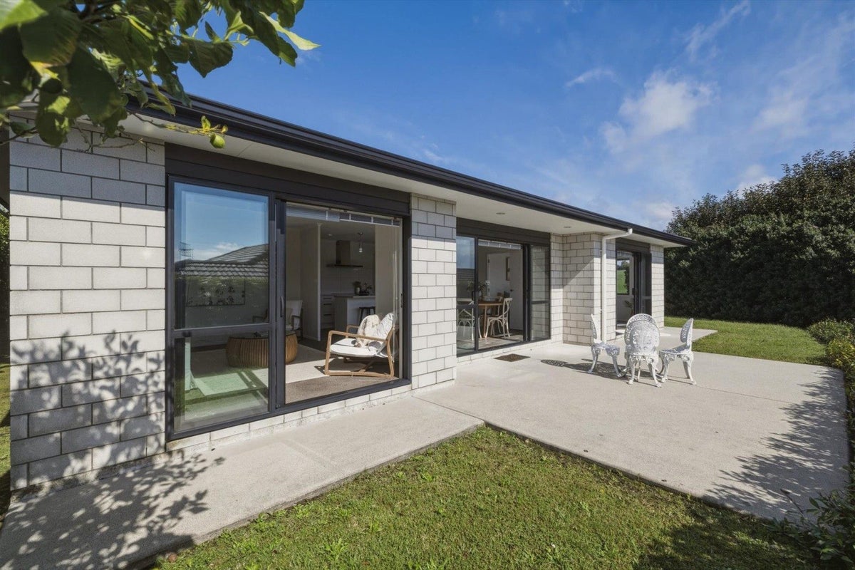 5 Bryan Gallagher Place, Welcome Bay, Tauranga - Carousel 2