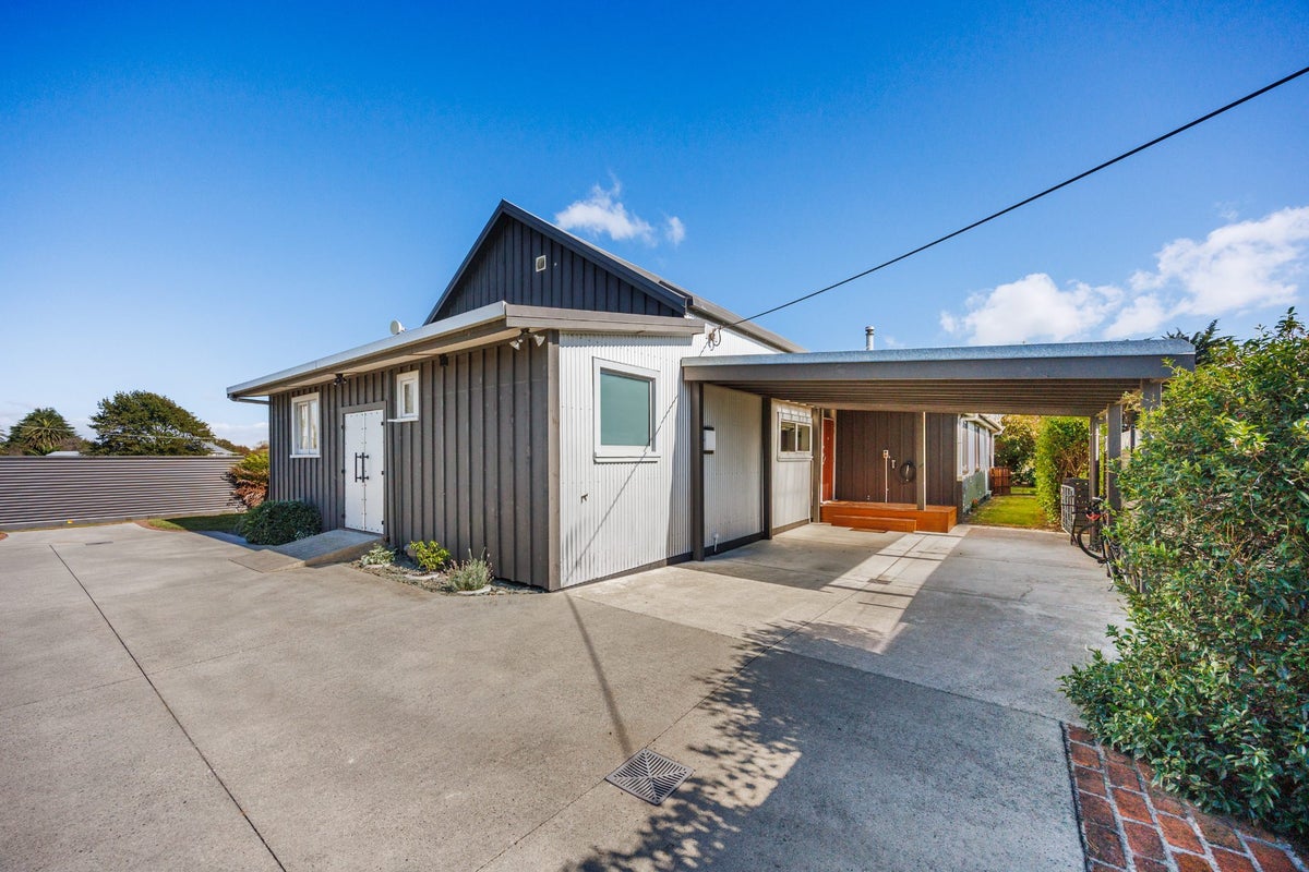 573 Napier Road, Whakarongo, Palmerston North - Carousel 1