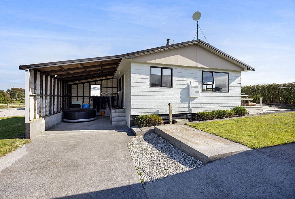 309 Hunter Road, ELTHAM, HAWERA - Carousel 2