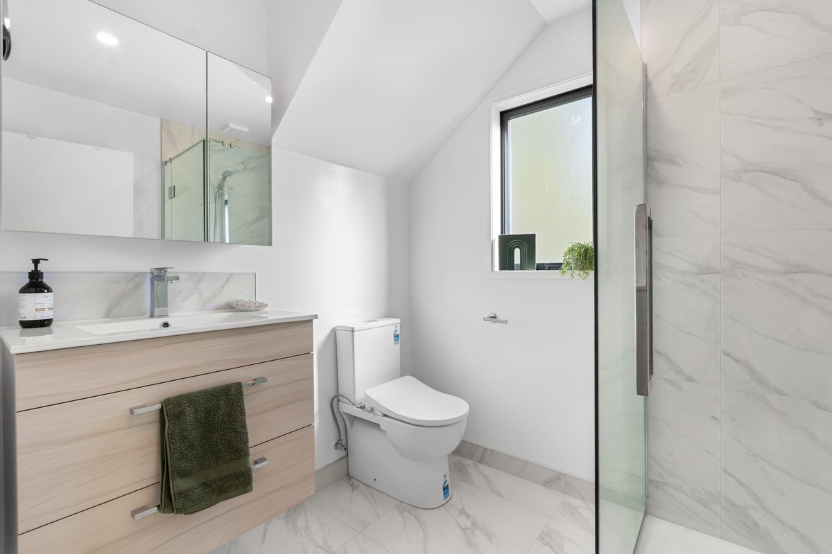 12/200 Carrington Road, Mount Albert, Auckland - Carousel 1