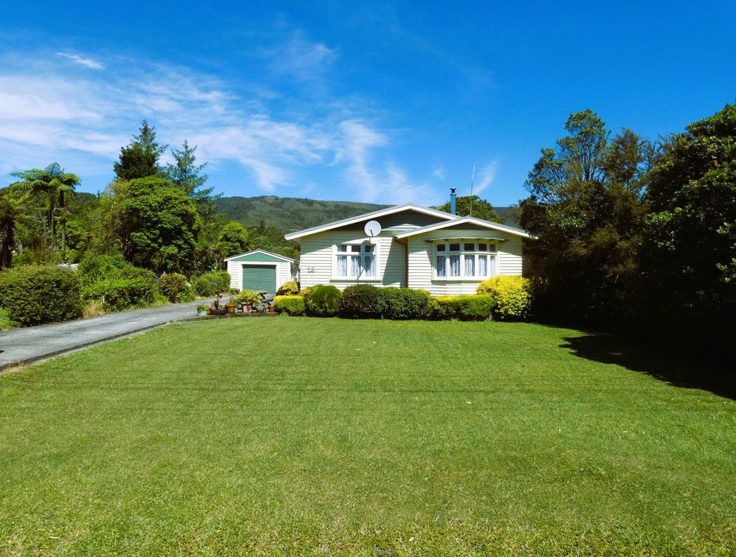 16 McGill Street, Waimangaroa, Westport - Carousel 22