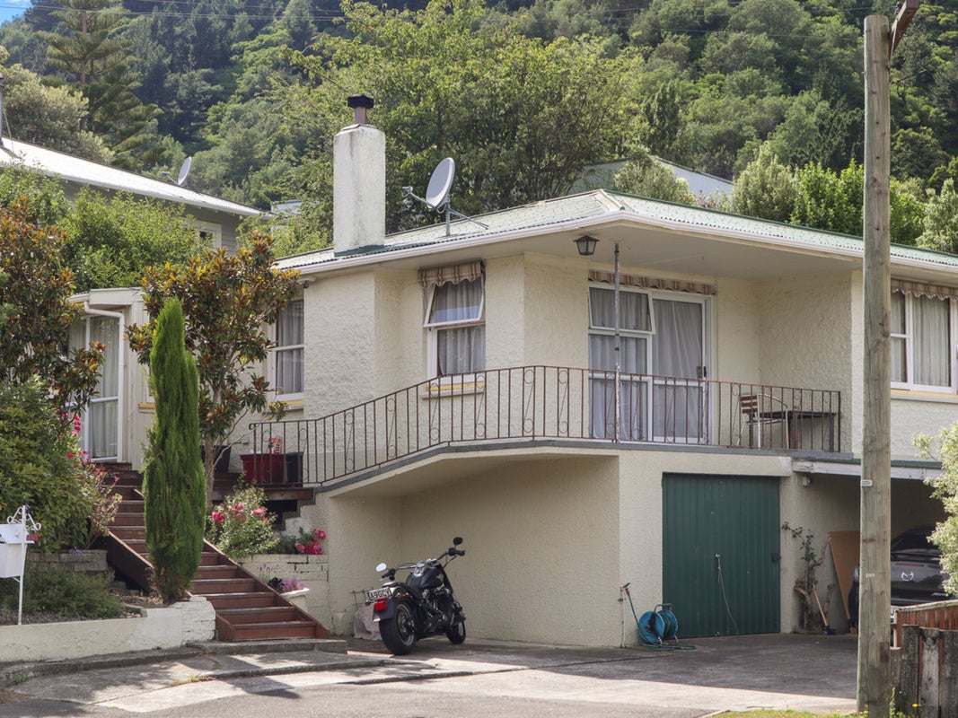 116 Waikawa Road, Picton - Carousel 17