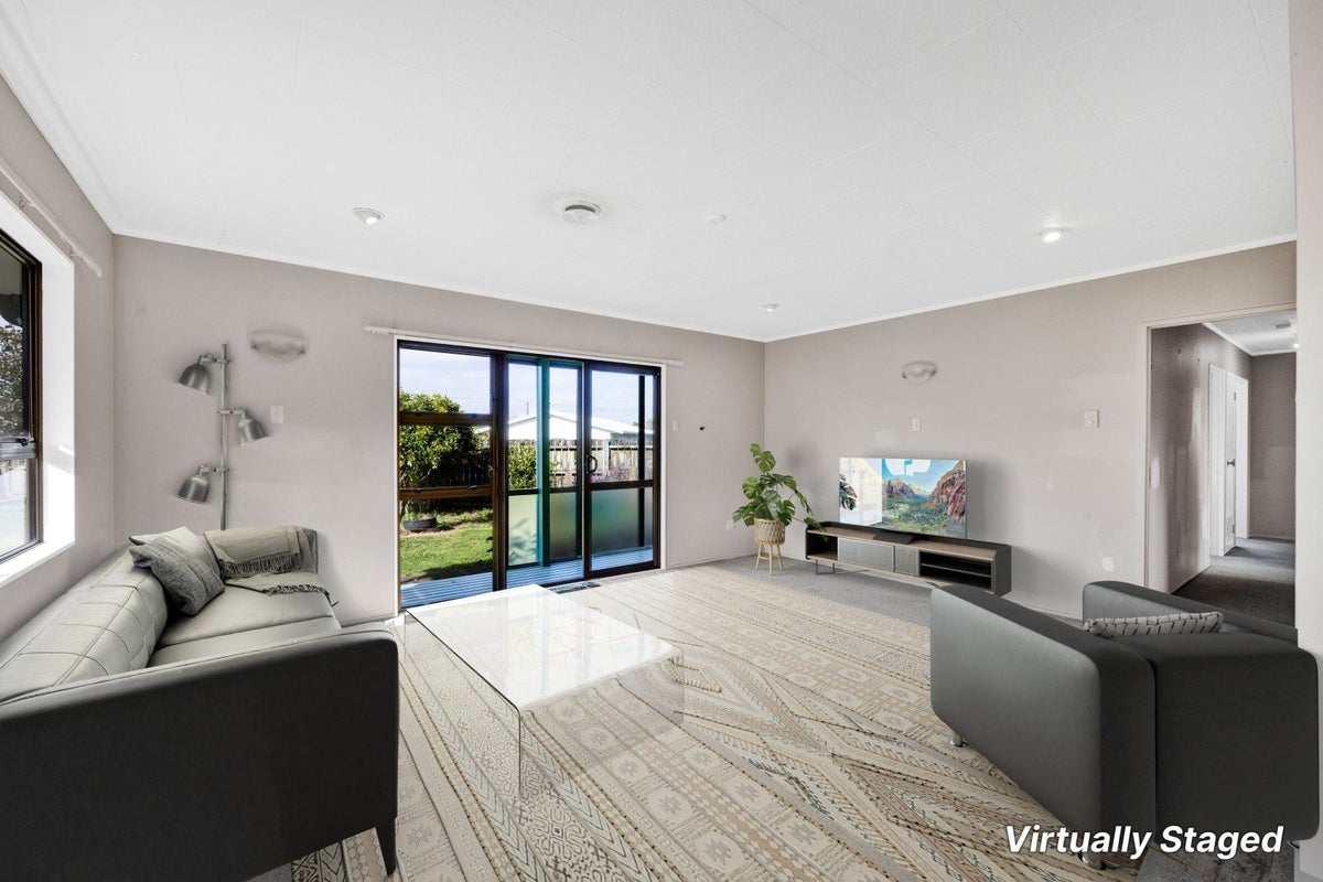 27 Tiverton Crescent, Whalers Gate, New Plymouth - Carousel 2
