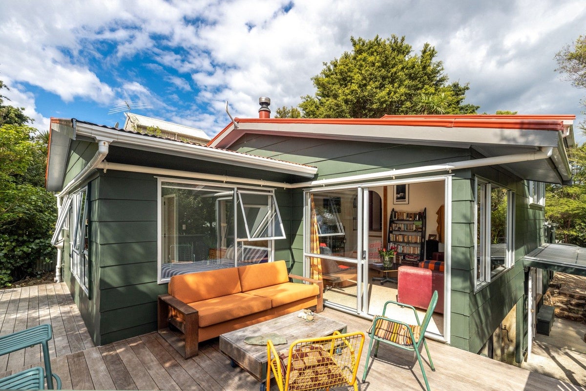 6 Taraire Street, Ostend, Waiheke Island - Carousel 2