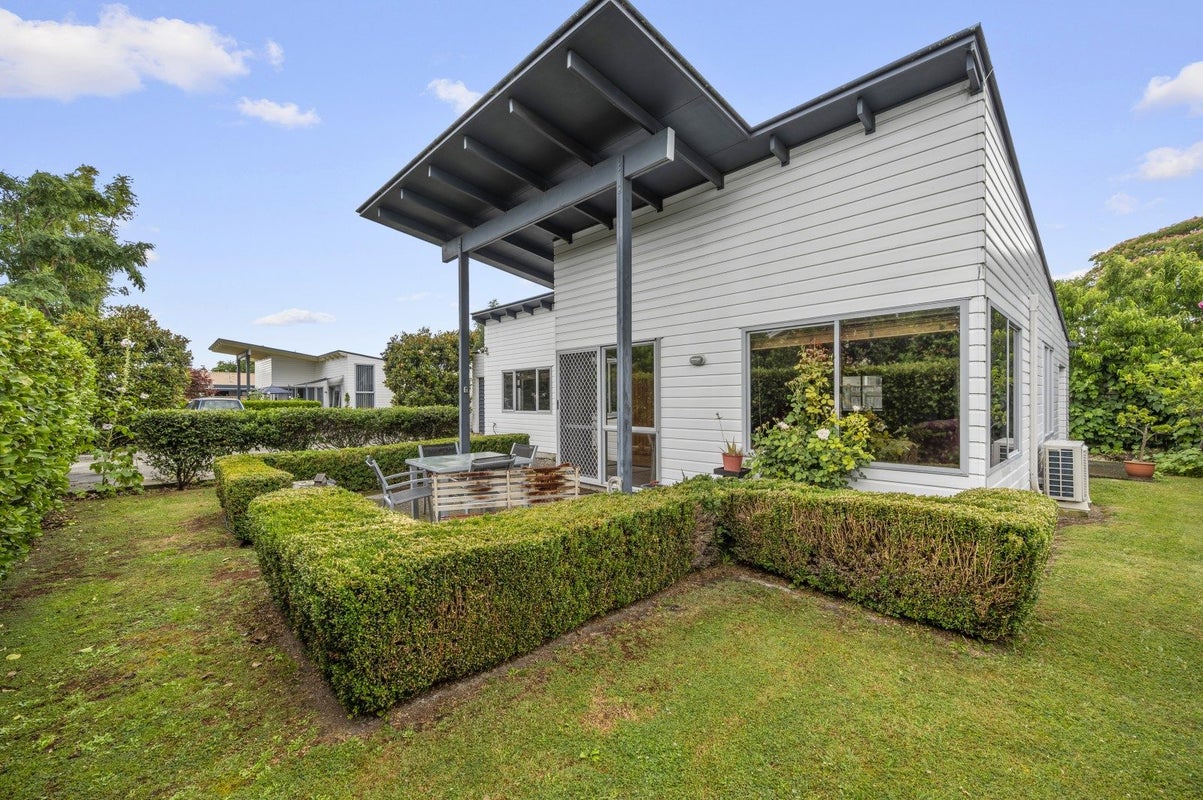 808B Eaton Road, Saint Leonards, Hastings - Carousel 1