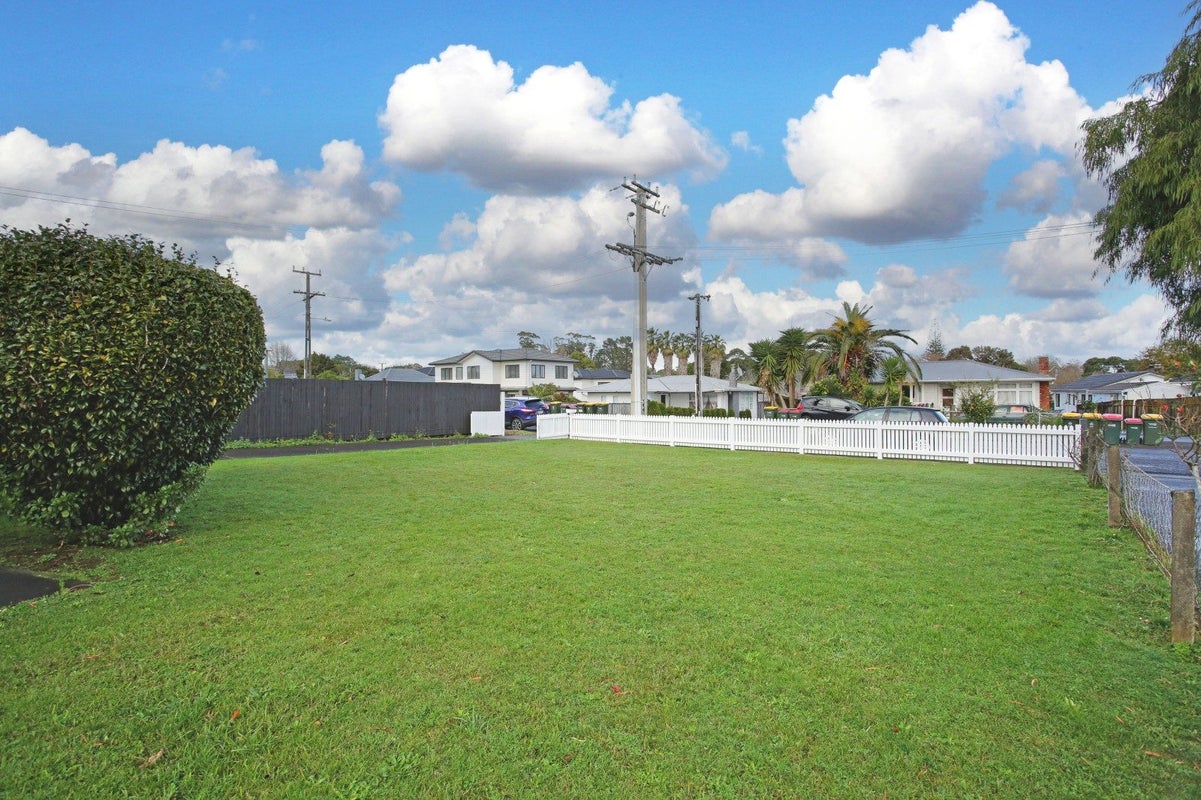 3 Olive Crescent, Papatoetoe, Auckland - Carousel 2