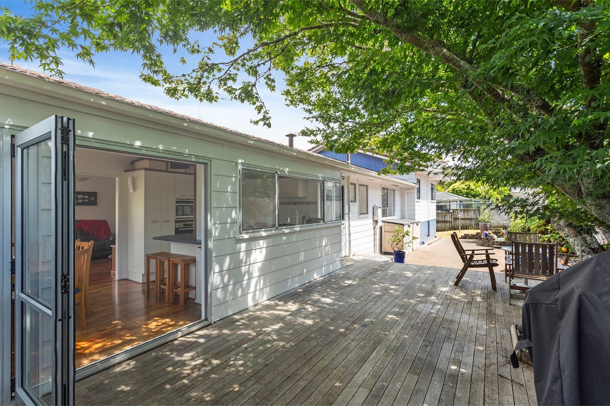 17 Contessa Drive, Glenfield, Auckland - Carousel 2