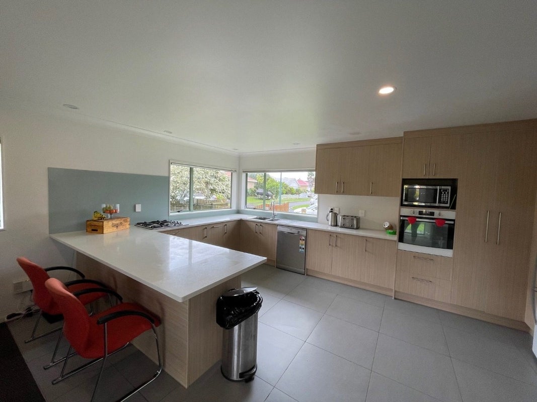 14 Hagen Close, Golflands, Auckland - Carousel 2