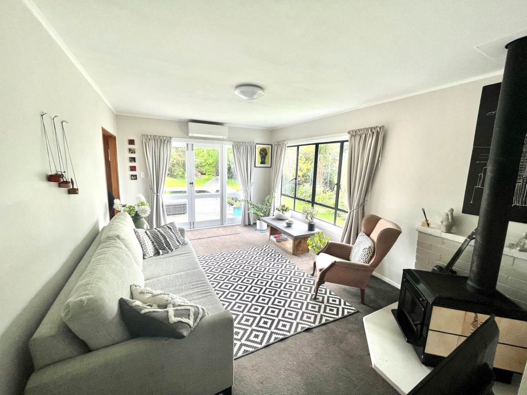 18 Hillcrest Road, Hatfields Beach, Orewa - Carousel 2
