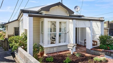 20 Charlotte Avenue, Brooklyn, Wellington - Carousel 1