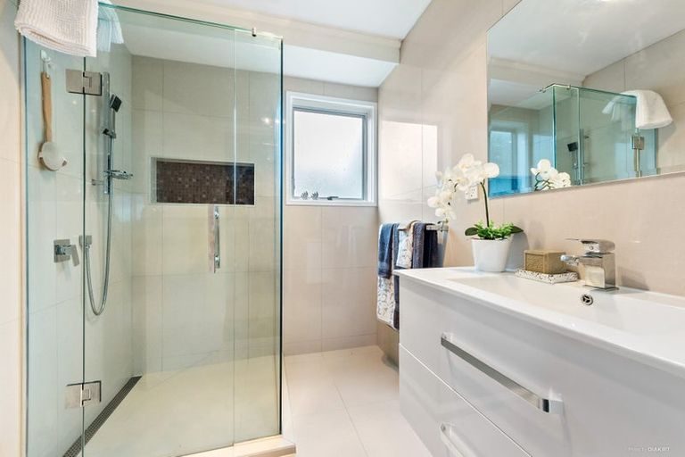 4 Malmo Place, Massey, Auckland - Carousel 2