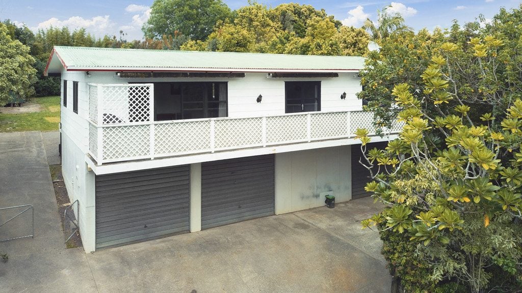 22 Claverdon Drive, Massey, Auckland - Carousel 2