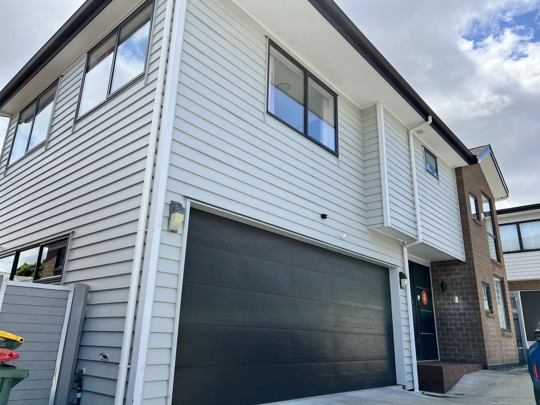 31B Hayr Road, Three Kings, Auckland - Carousel 1