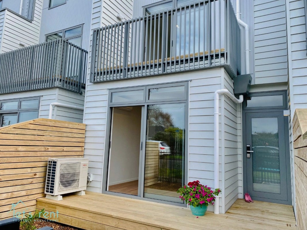 588E Te Atatu Road, Te Atatu Peninsula, Auckland - Carousel 2