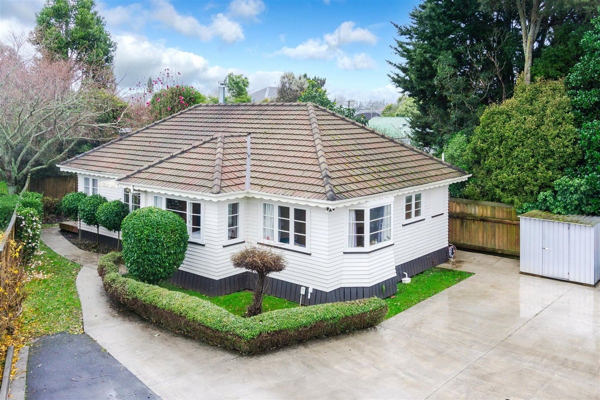 9F Kakanui Avenue, Hillcrest, Hamilton - Carousel 1