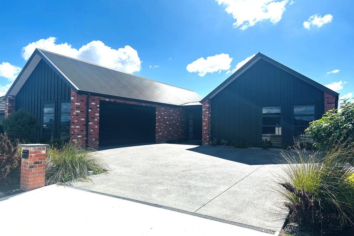 5 Tekapo Road, Baverstock, Hamilton - Carousel 1